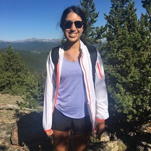 Meet your Posher, Adela